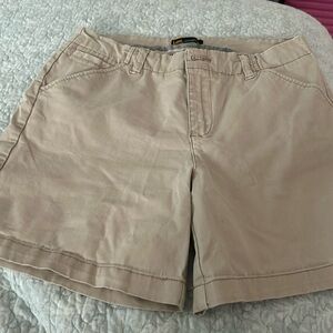 Lee straight fit size 6 khaki short
